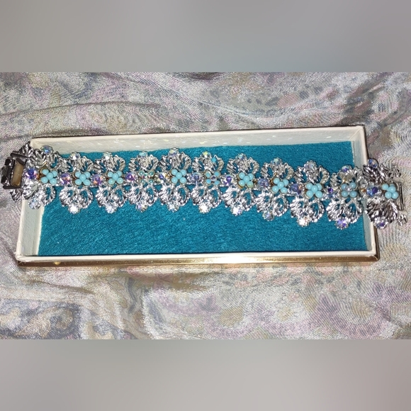Coro Jeweled Vintage Bracelet - Picture 14 of 16
